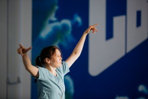 Танцевальный перформанс Екатерины Жариновой «Где-то там»