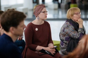 Танцевальный перформанс Екатерины Жариновой «Где-то там»