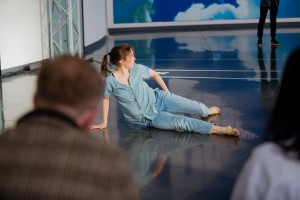 Танцевальный перформанс Екатерины Жариновой «Где-то там»