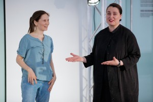 Танцевальный перформанс Екатерины Жариновой «Где-то там»