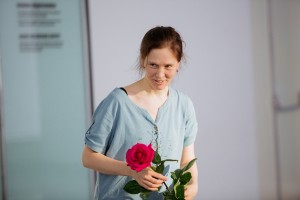 Танцевальный перформанс Екатерины Жариновой «Где-то там»