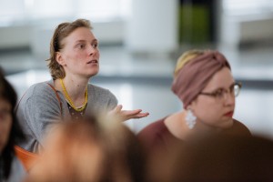 Танцевальный перформанс Екатерины Жариновой «Где-то там»