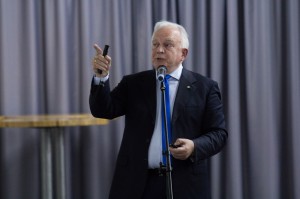 Академик РАН Валерий Черешнев