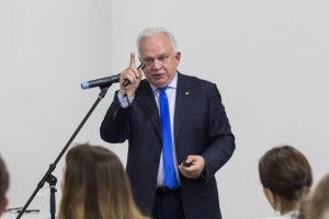 Академик РАН Валерий Черешнев