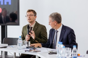 Юрий Безбородов, Винсент Бернар. Дискуссия «Война. Память. Справедливость»