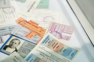 Талоны. Зал музея Бориса Ельцина «День третий. Непопулярные меры»