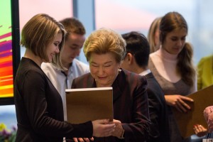 Наина Ельцина на церемонии вручения сертификатов именных стипендий первого президента России Б.Н. Ельцина студентам и аспирантам УрФУ