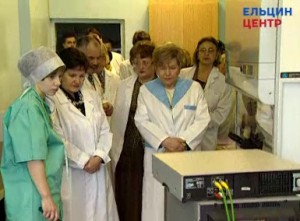 Посещение супругой президента РФ Н.И. Ельциной и супругой президента Республики Украина Л.Н. Кучмой Научного Центра акушерства, гинекологии и перинатологии и Храма Христа Спасителя