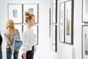 Открытие выставки Игоря Мухина «Наши 90-е. Время перемен»​