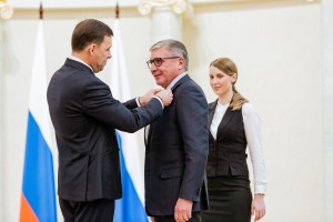 Евгений Куйвашев и Александр Дроздов на церемонии награждения в колонном зале Дома Севастьянова