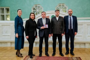 Е. Капитонихина, Д. Сорокина, А. Дроздов, Д. Корнеевский, Д. Пушмин. Церемония награждения в колонном зале Дома Севастьянова