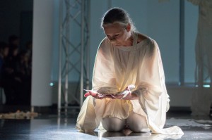 «Лебедь». Перфоманс Клэр Перри-Джонс