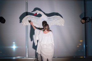 «Лебедь». Перфоманс Клэр Перри-Джонс