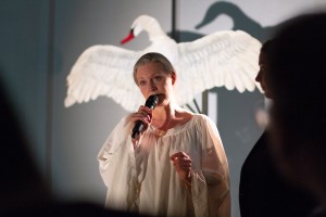 «Лебедь». Перфоманс Клэр Перри-Джонс