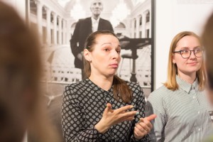 Экскурсия по выставке «Юрий Рост. Люди» для глухих и слабослышащих посетителей  на жестовом языке