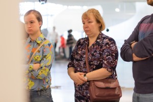 Экскурсия по выставке «Юрий Рост. Люди» для глухих и слабослышащих посетителей  на жестовом языке