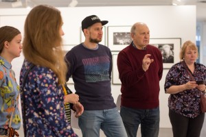 Экскурсия по выставке «Юрий Рост. Люди» для глухих и слабослышащих посетителей  на жестовом языке