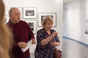 Экскурсия по выставке «Юрий Рост. Люди» для глухих и слабослышащих посетителей  на жестовом языке