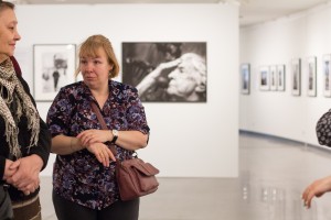 Экскурсия по выставке «Юрий Рост. Люди» для глухих и слабослышащих посетителей  на жестовом языке