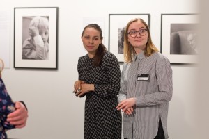 Экскурсия по выставке «Юрий Рост. Люди» для глухих и слабослышащих посетителей  на жестовом языке