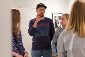 Экскурсия по выставке «Юрий Рост. Люди» для глухих и слабослышащих посетителей  на жестовом языке