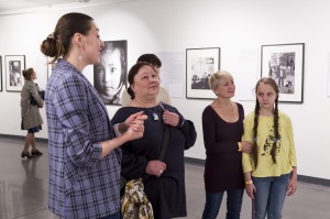 Ночь музеев 2019. Тематическая экскурсия по выставке «Юрий Рост. Люди»