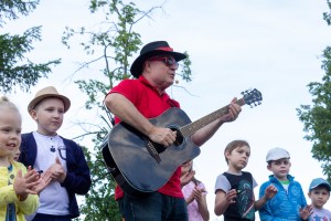 Григорий Гладков в песочнице