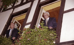 Пребывание президента РФ Бориса Ельцина в г. Страсбурге. Неофициальная встреча с президентом Франции Жаком Шираком в узком составе в ресторане «Ше Ивон»