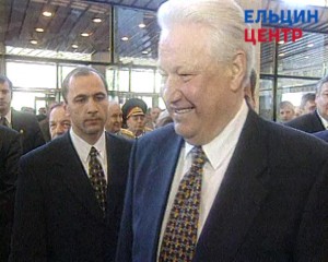 Президент РФ Б.Н. Ельцин отвечает на вопросы журналистов по случаю Дня Победы