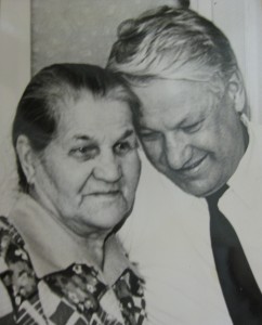 Борис Николаевич и мама Клавдия Васильевна / Из семейного архива Ельциных