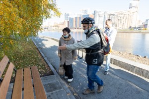 Аркадий Афанасьевич и Лилия Борисовна Лившиц. Рядом с Ельцин Центром — новые именные скамейки