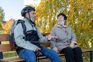 Аркадий Афанасьевич и Лилия Борисовна Лившиц. Рядом с Ельцин Центром — новые именные скамейки