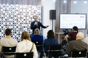 6:4 в пользу дистанта. Лекция Кирилла Мартынова