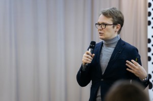 6:4 в пользу дистанта. Лекция Кирилла Мартынова