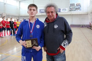 Восьмой Кубок Ельцина по индорхоккею. Лучший защитник Олег Семенов (Казань) и Евгений Горенбург