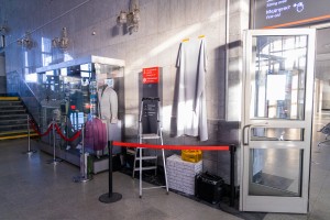 Церемония установки памятной таблички Осипу Мандельштаму на железнодорожном вокзале Екатеринбурга