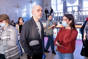 Церемония установки памятной таблички Осипу Мандельштаму на железнодорожном вокзале Екатеринбурга