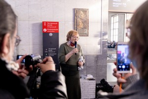Церемония установки памятной таблички Осипу Мандельштаму на железнодорожном вокзале Екатеринбурга