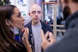 Церемония установки памятной таблички Осипу Мандельштаму на железнодорожном вокзале Екатеринбурга