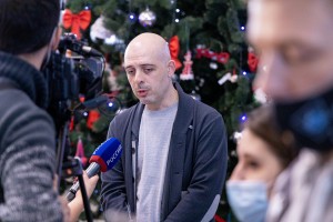 Церемония установки памятной таблички Осипу Мандельштаму на железнодорожном вокзале Екатеринбурга