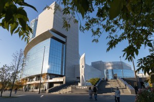 Осенний фасад Ельцин Центра 2021