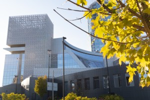 Осенний фасад Ельцин Центра 2021