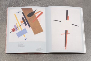 Фото каталогов. «Мир как беспредметность. Рождения нового искусства».