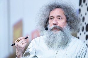 Лекция доктора биологических наук Михаила Гельфанда в Ельцин Центре