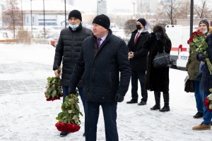 Возложение цветов к памятнику Бориса Ельцина