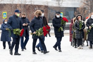 Возложение цветов к памятнику Бориса Ельцина
