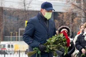 Возложение цветов к памятнику Бориса Ельцина