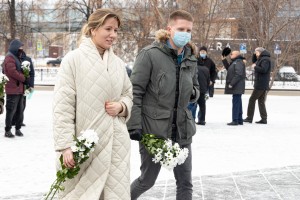 Возложение цветов к памятнику Бориса Ельцина