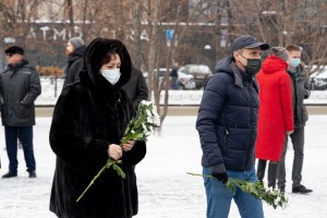 Возложение цветов к памятнику Бориса Ельцина