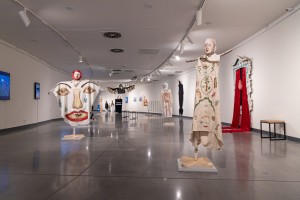 Выставка Алисы Горшениной «Пугало стояло в центре вспаханного поля»